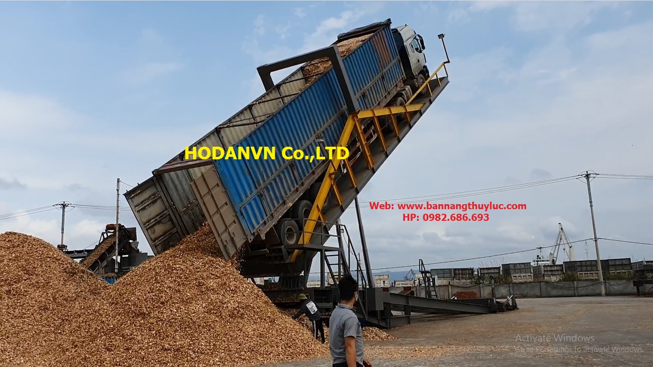 Bàn nâng xe container 70 Tấn nhập dăm gỗ tại bãi