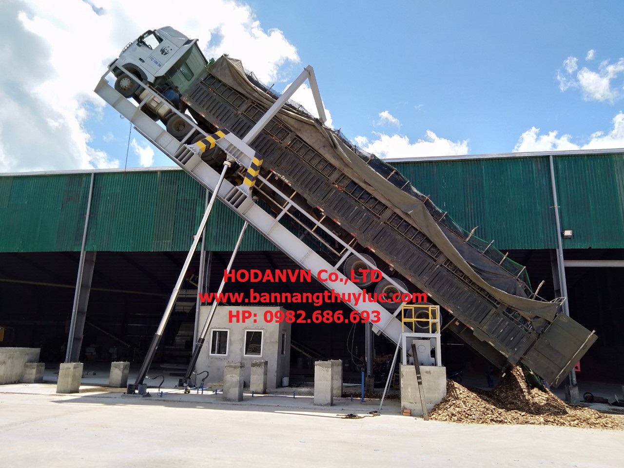 Bàn nâng xe container đổ dăm gỗ nhà máy gỗ viên nén Tín Nhân Bình Định