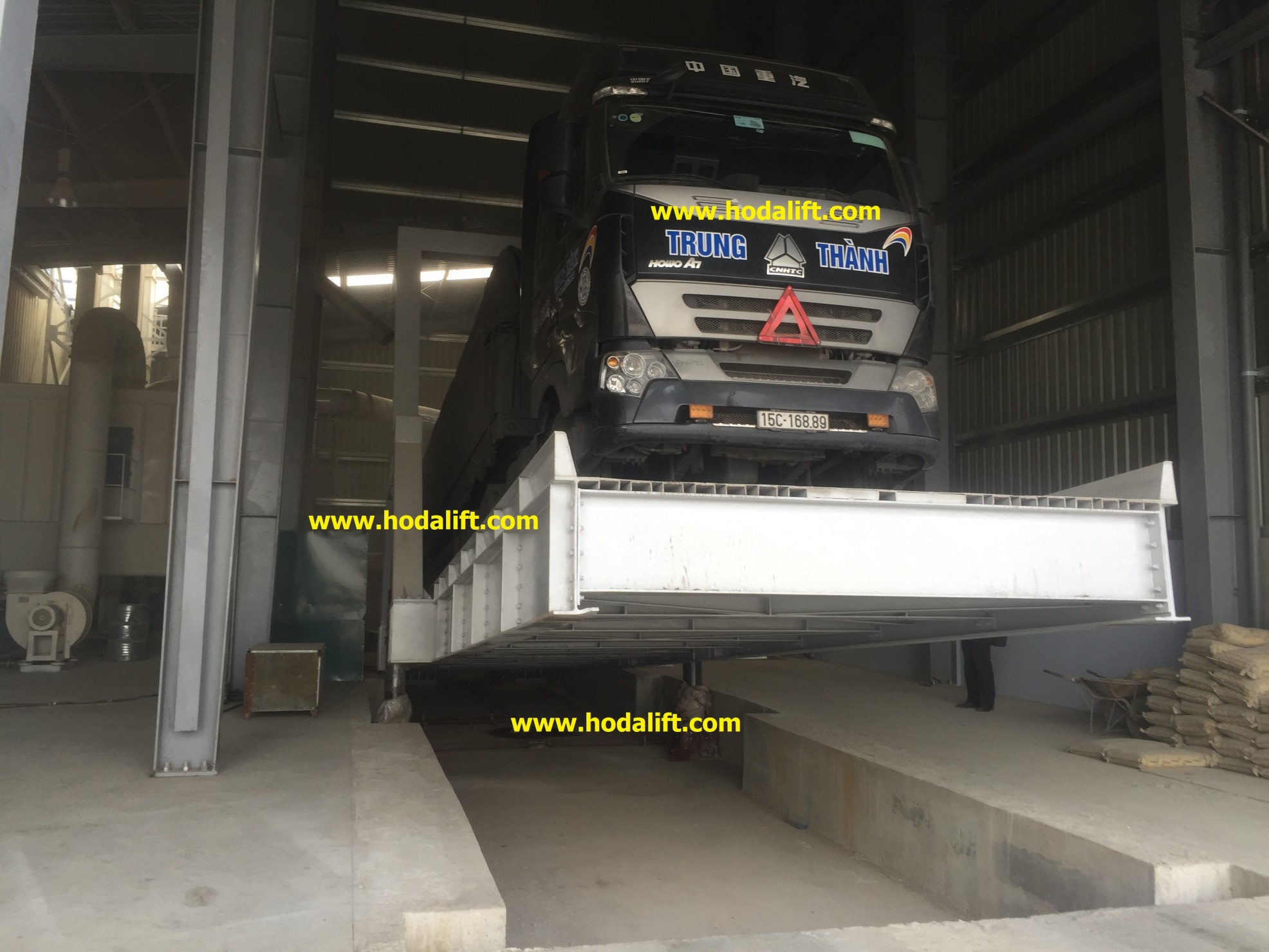 Bàn nâng xe container đổ liệu 100 Tấn nhà máy TACN APPE Hà Nam